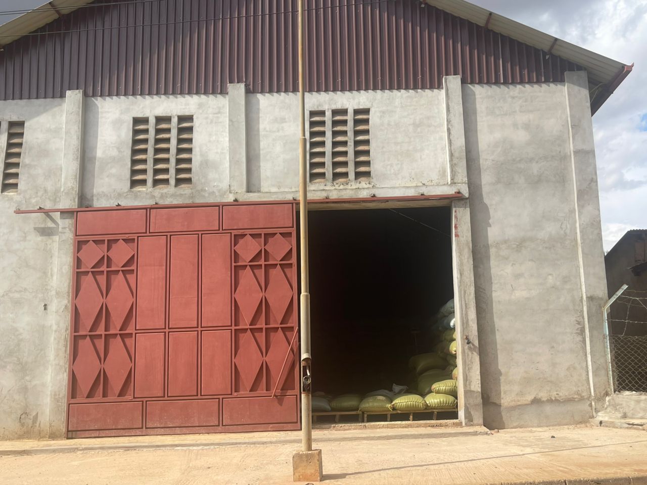 What Warehouses Reveal About Aggregation